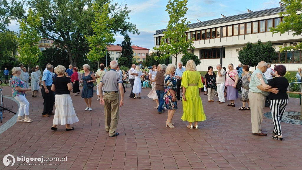 Seniorzy rozruszali centrum Biłgoraja