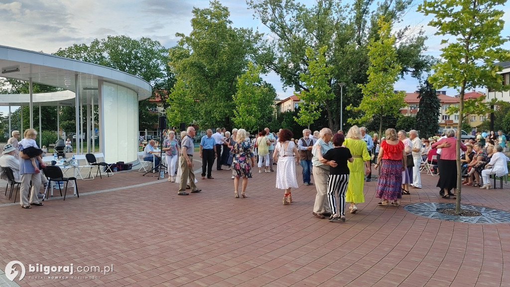 Seniorzy rozruszali centrum Biłgoraja