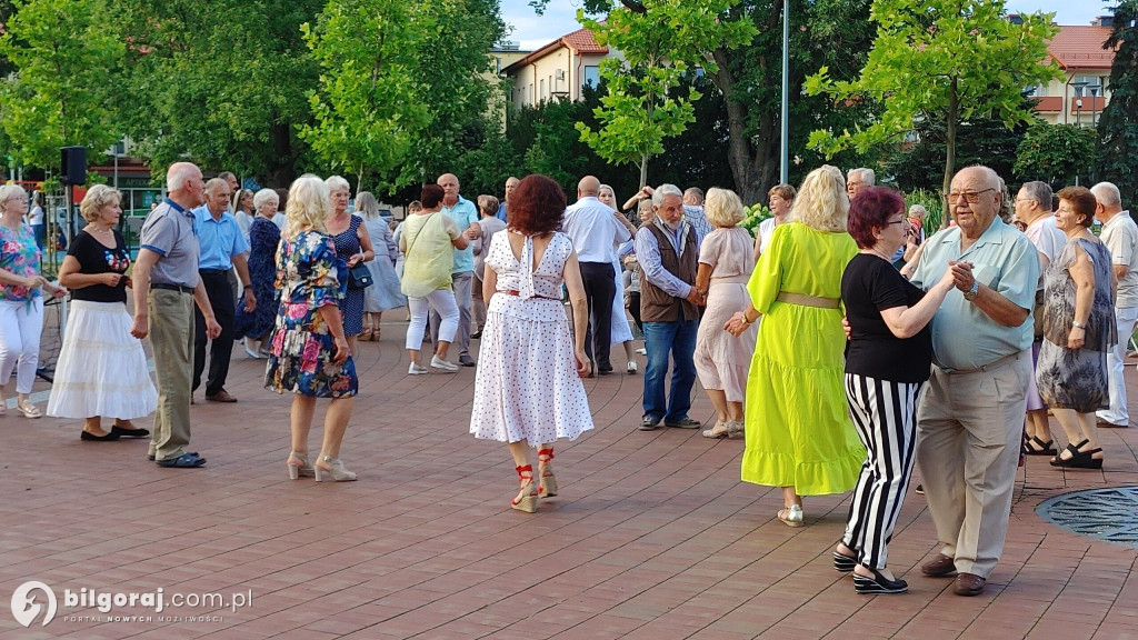 Seniorzy rozruszali centrum Biłgoraja