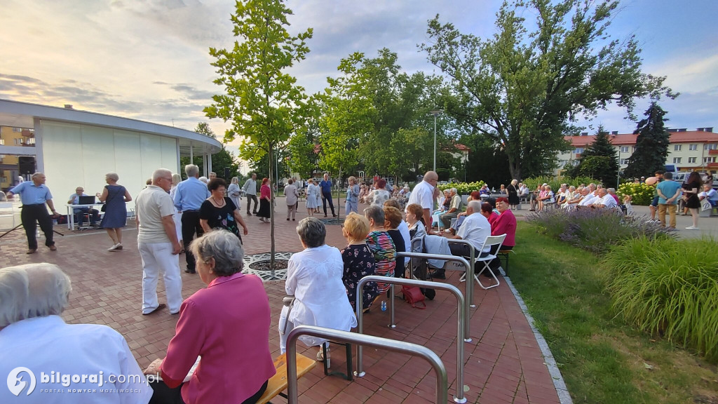 Seniorzy rozruszali centrum Biłgoraja