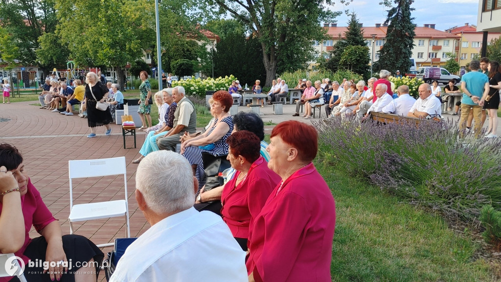 Seniorzy rozruszali centrum Biłgoraja