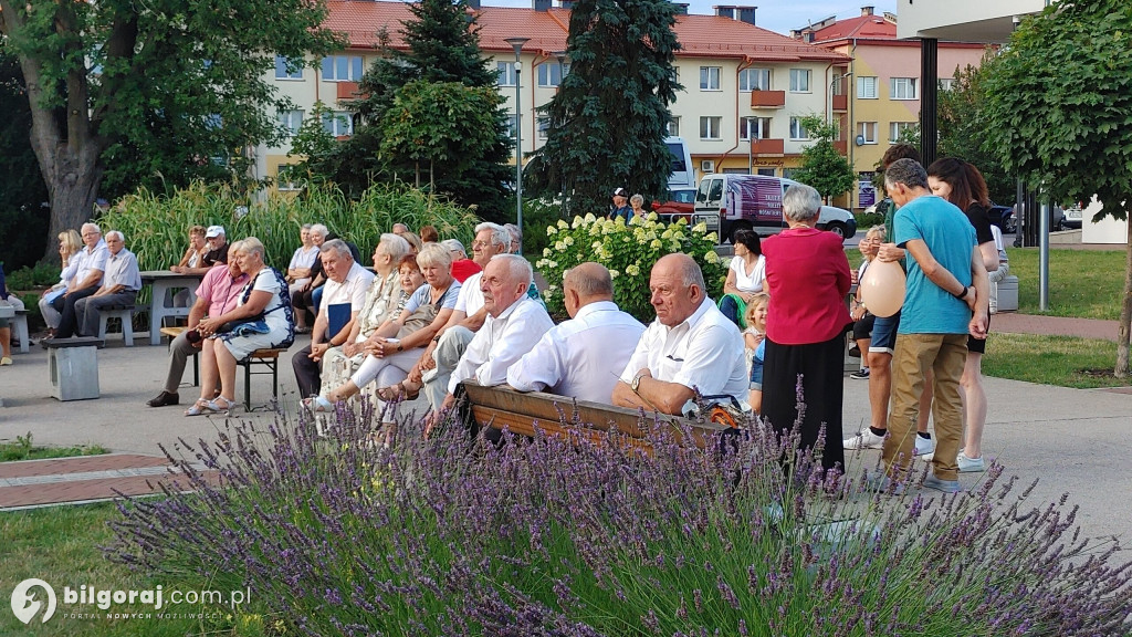 Seniorzy rozruszali centrum Biłgoraja