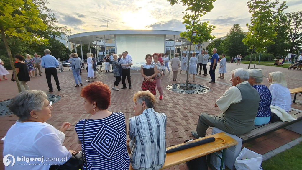 Seniorzy rozruszali centrum Biłgoraja
