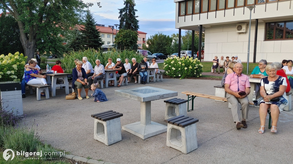 Seniorzy rozruszali centrum Biłgoraja