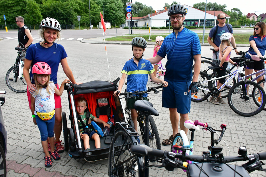 Ruszyli rowerami na żurawinowy szlak