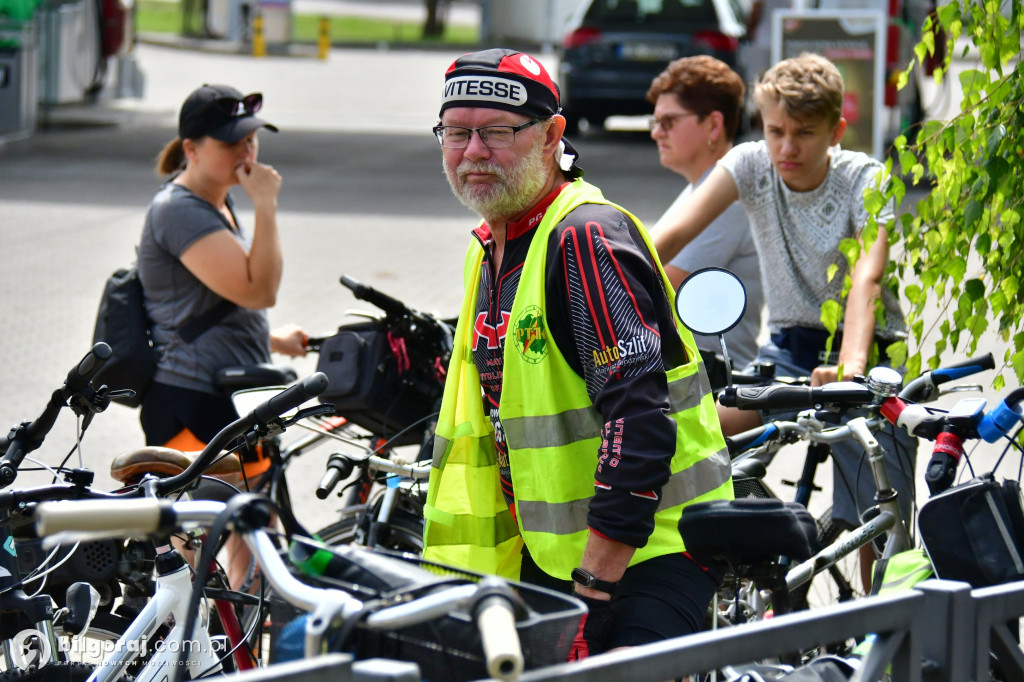 Ruszyli rowerami na żurawinowy szlak