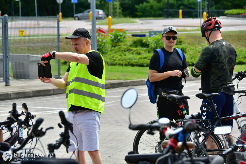 Ruszyli rowerami na żurawinowy szlak