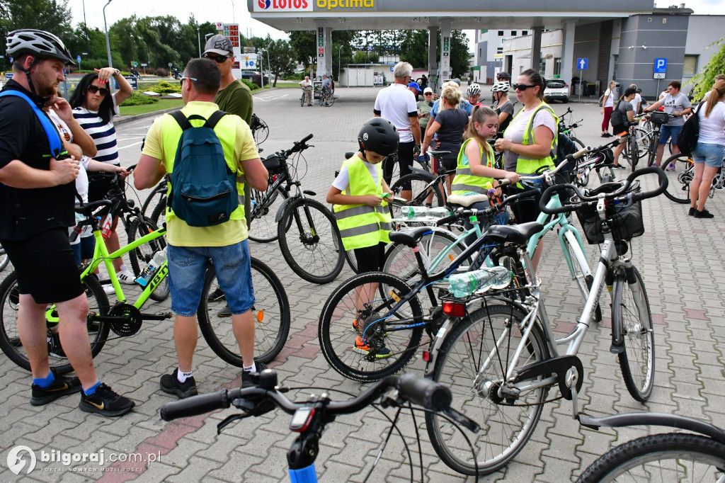 Ruszyli rowerami na żurawinowy szlak