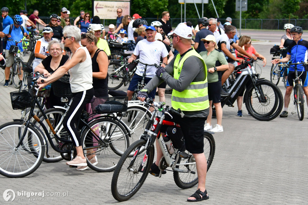 Ruszyli rowerami na żurawinowy szlak