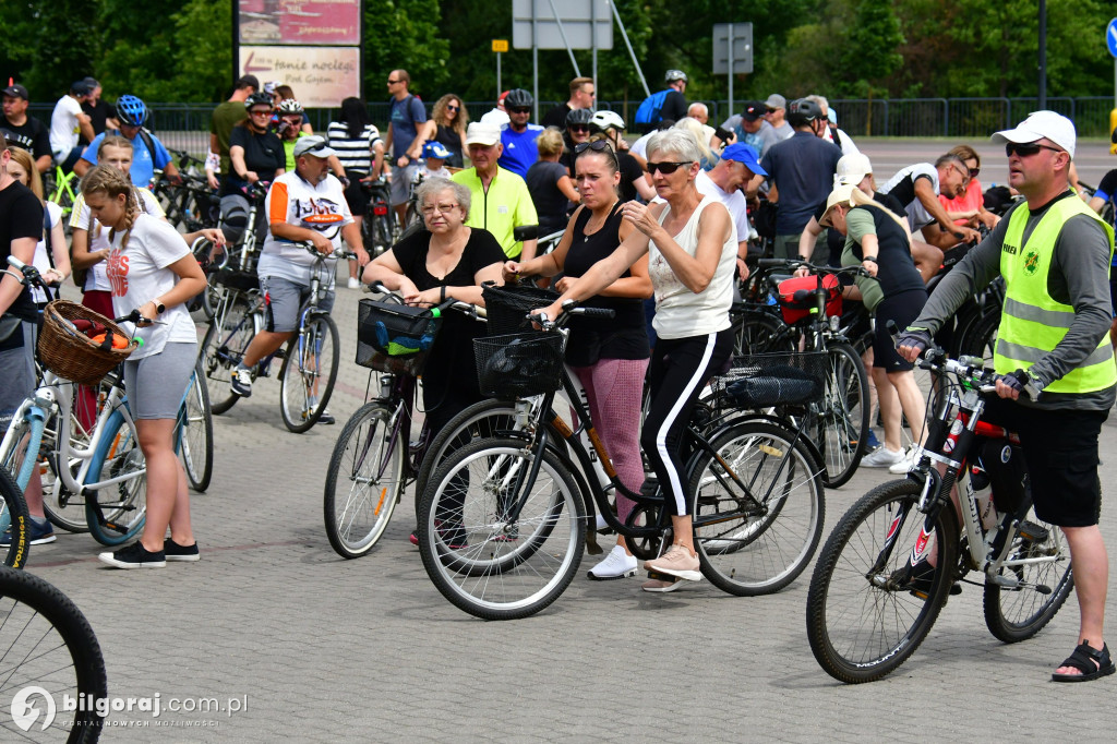 Ruszyli rowerami na żurawinowy szlak