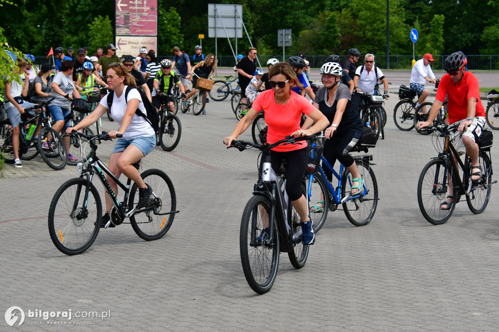 Ruszyli rowerami na żurawinowy szlak