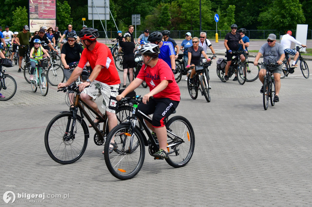 Ruszyli rowerami na żurawinowy szlak