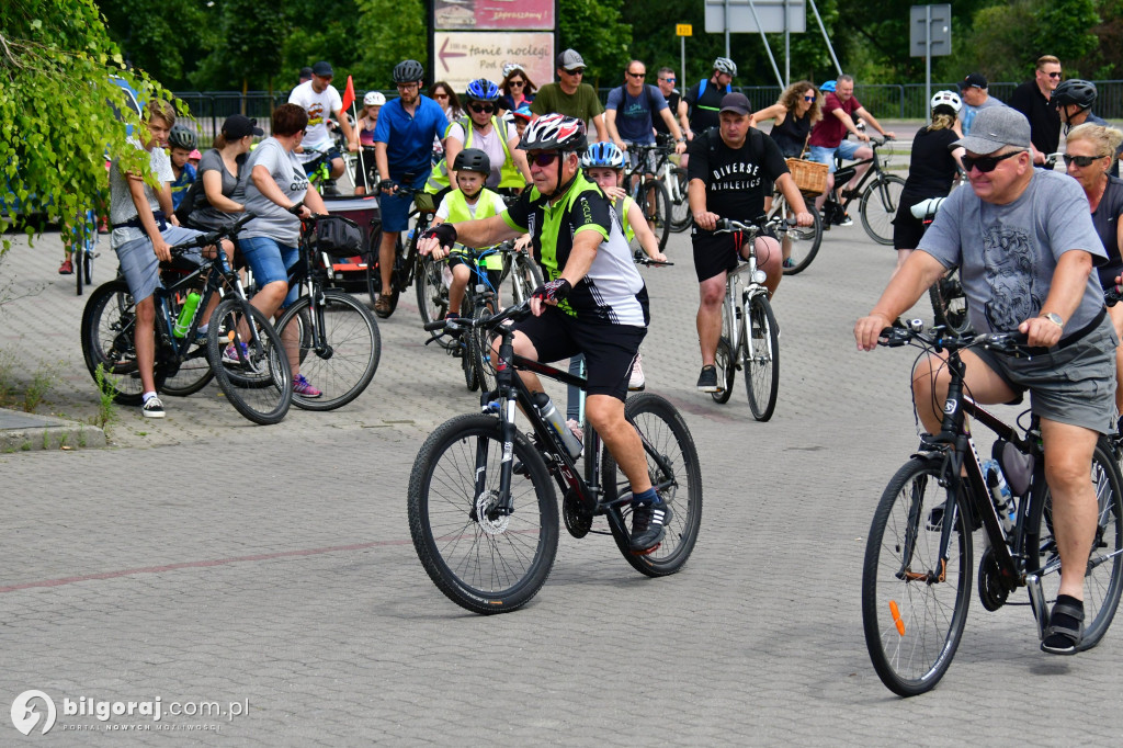 Ruszyli rowerami na żurawinowy szlak