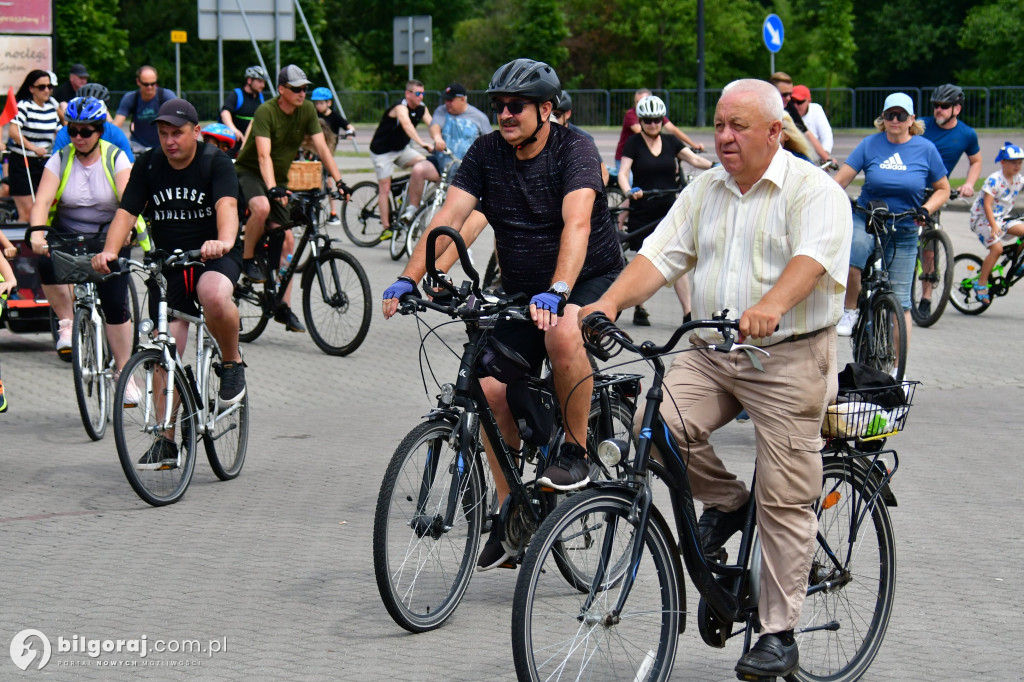 Ruszyli rowerami na żurawinowy szlak