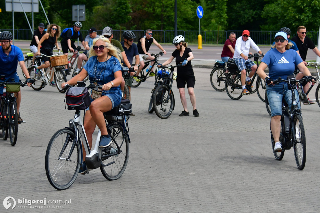 Ruszyli rowerami na żurawinowy szlak