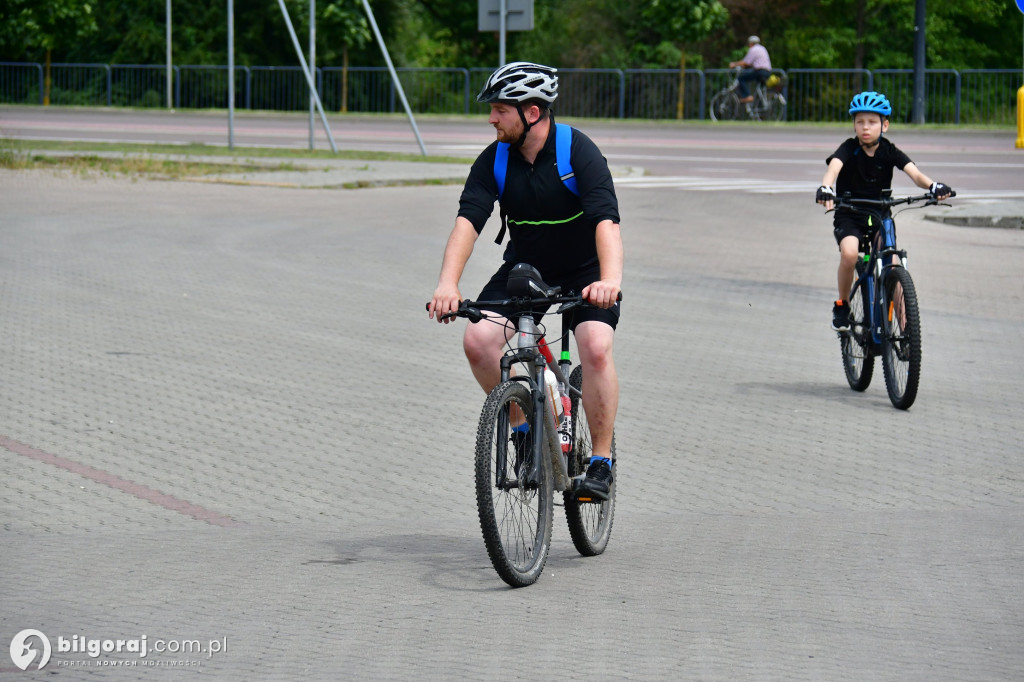 Ruszyli rowerami na żurawinowy szlak