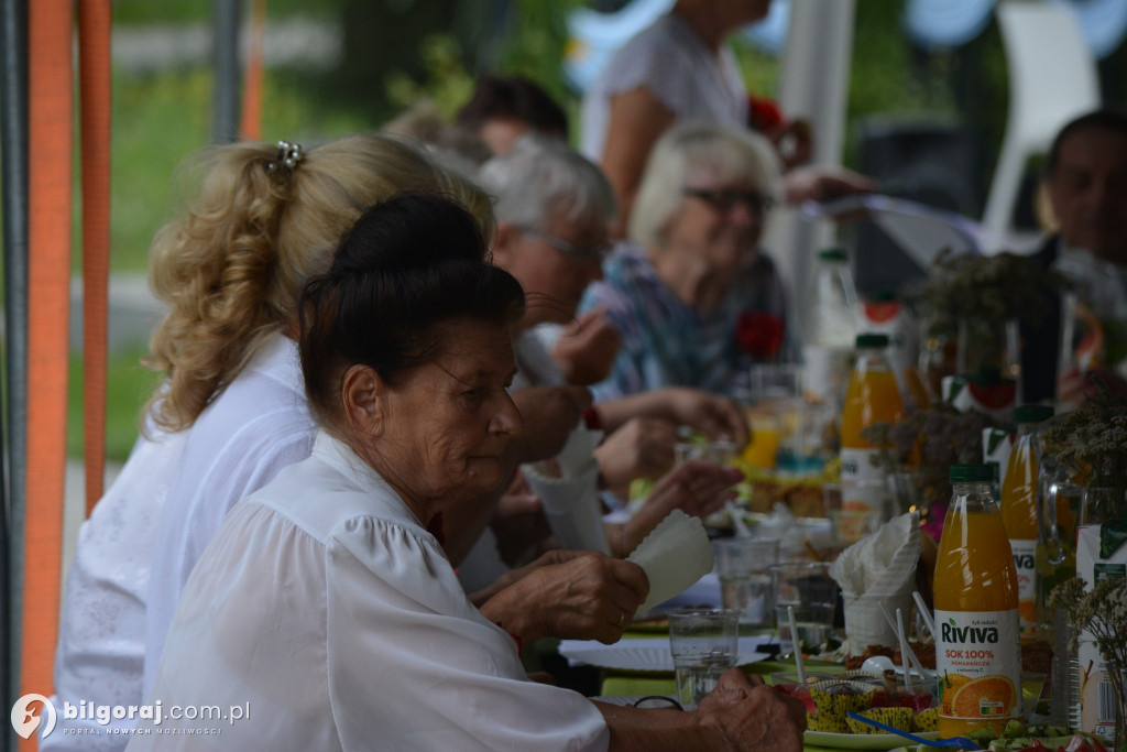 Zabawa w Dylach. W rolach głównych seniorzy
