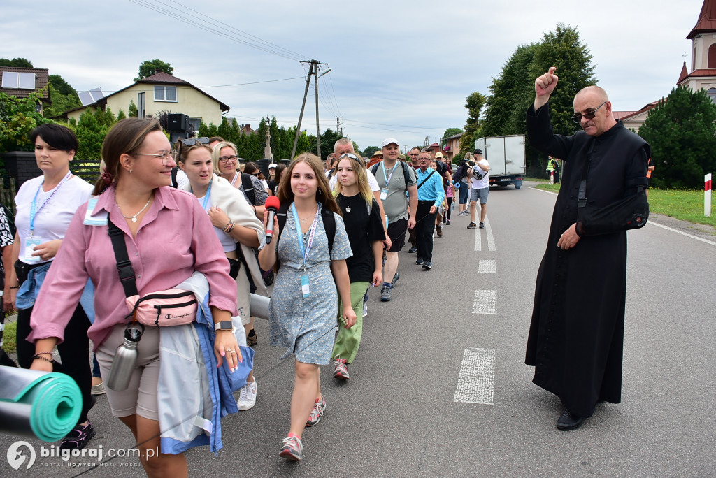 Pielgrzymi z Biłgoraja w drodze