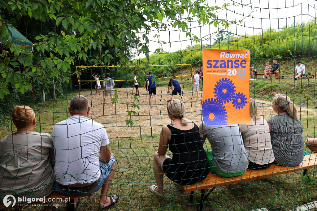 Siatkarskie zmagania w Dąbrowicy