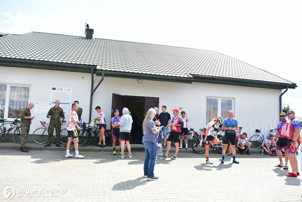 Rajd weterana przejechał przez Dąbrowicę
