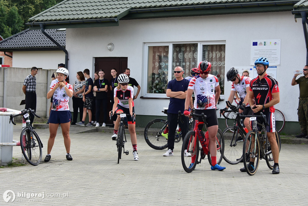 Rajd weterana przejechał przez Dąbrowicę