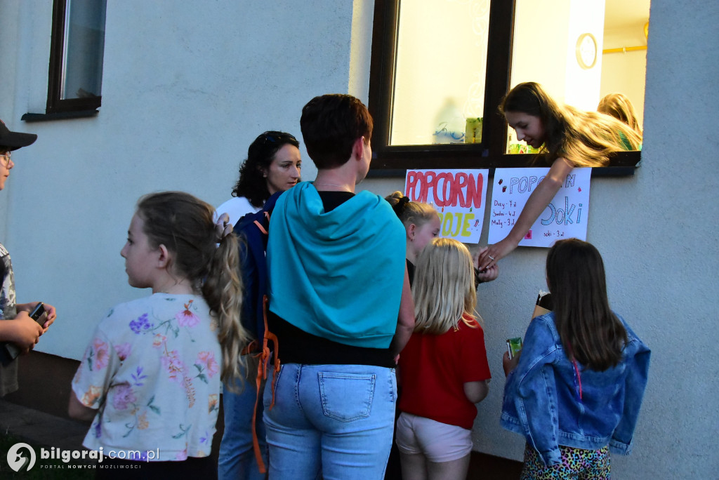 Kino plenerowe przy kościele Jana Pawła II w Biłgoraju