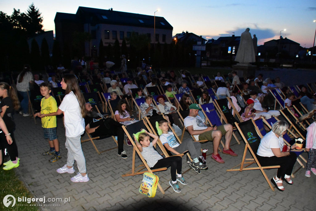 Kino plenerowe przy kościele Jana Pawła II w Biłgoraju