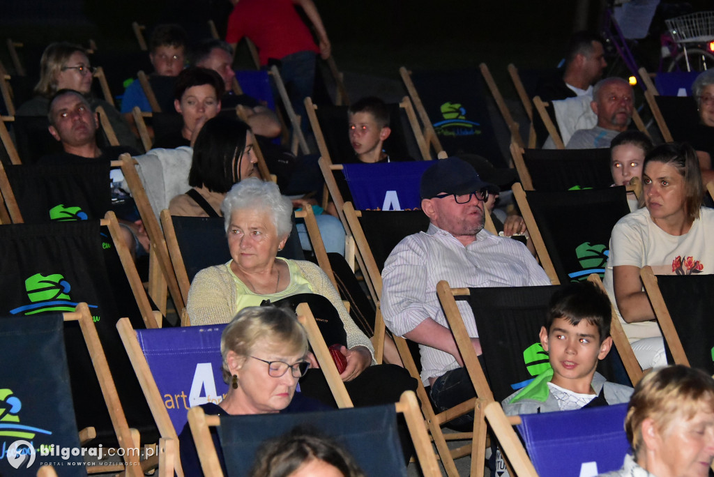 Kino plenerowe przy kościele Jana Pawła II w Biłgoraju