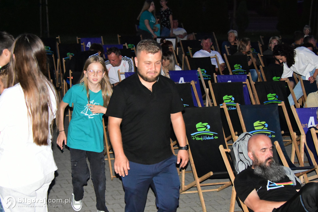 Kino plenerowe przy kościele Jana Pawła II w Biłgoraju