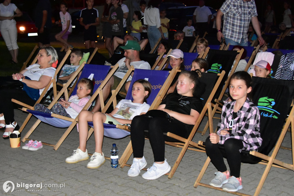 Kino plenerowe przy kościele Jana Pawła II w Biłgoraju
