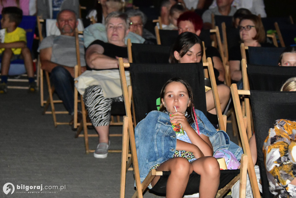 Kino plenerowe przy kościele Jana Pawła II w Biłgoraju