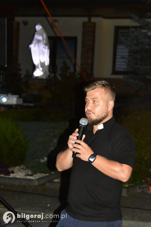 Kino plenerowe przy kościele Jana Pawła II w Biłgoraju