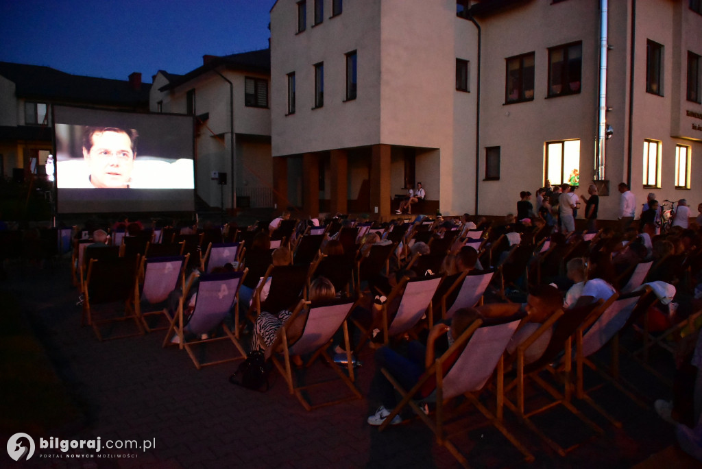 Kino plenerowe przy kościele Jana Pawła II w Biłgoraju