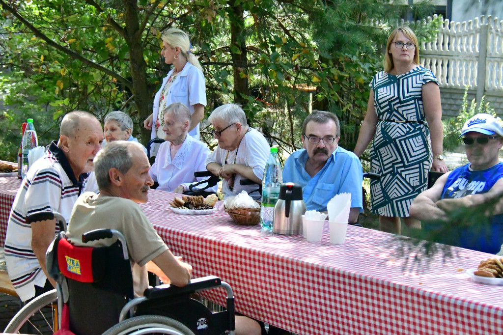 Z pieśnią patriotyczną w tle. Niezwykły piknik w DPS dla Kombatantów