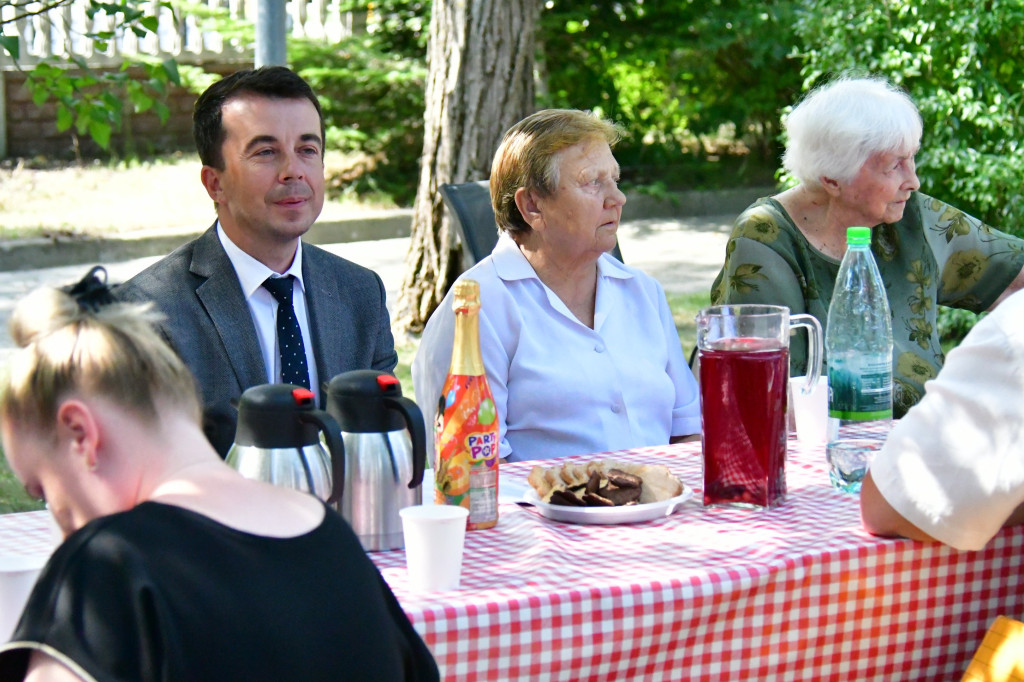 Z pieśnią patriotyczną w tle. Niezwykły piknik w DPS dla Kombatantów