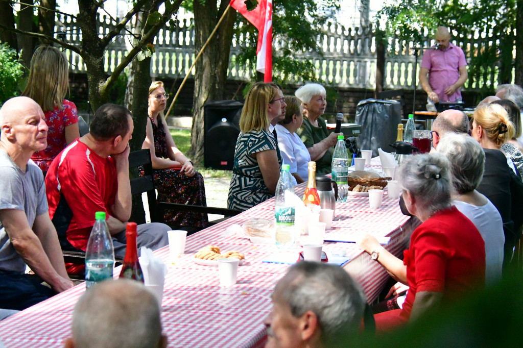 Z pieśnią patriotyczną w tle. Niezwykły piknik w DPS dla Kombatantów
