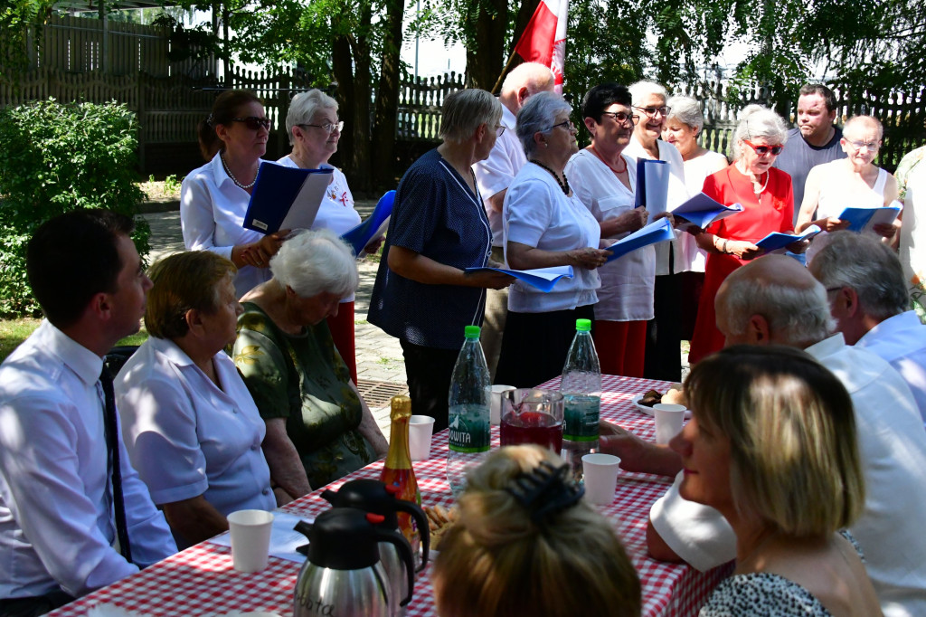Z pieśnią patriotyczną w tle. Niezwykły piknik w DPS dla Kombatantów