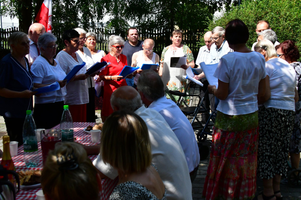 Z pieśnią patriotyczną w tle. Niezwykły piknik w DPS dla Kombatantów