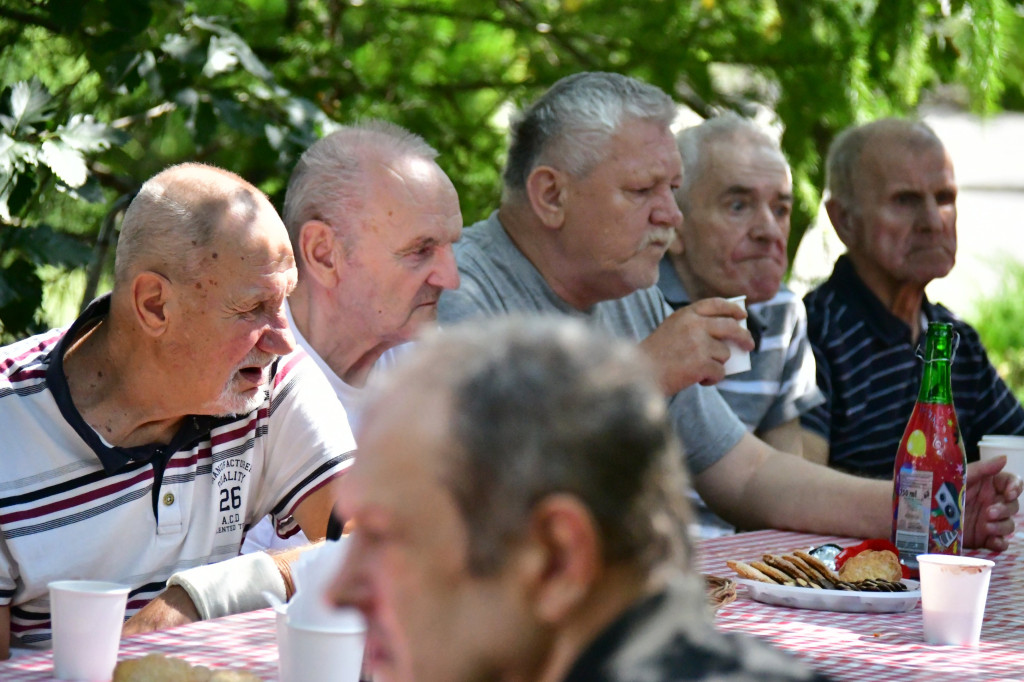 Z pieśnią patriotyczną w tle. Niezwykły piknik w DPS dla Kombatantów