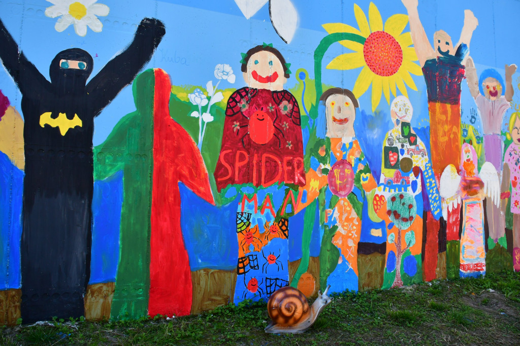 Niezwykłe murale powstały w biłgorajskiej Wiosce Dziecięcej