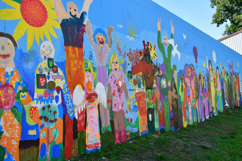 Niezwykłe murale powstały w biłgorajskiej Wiosce Dziecięcej