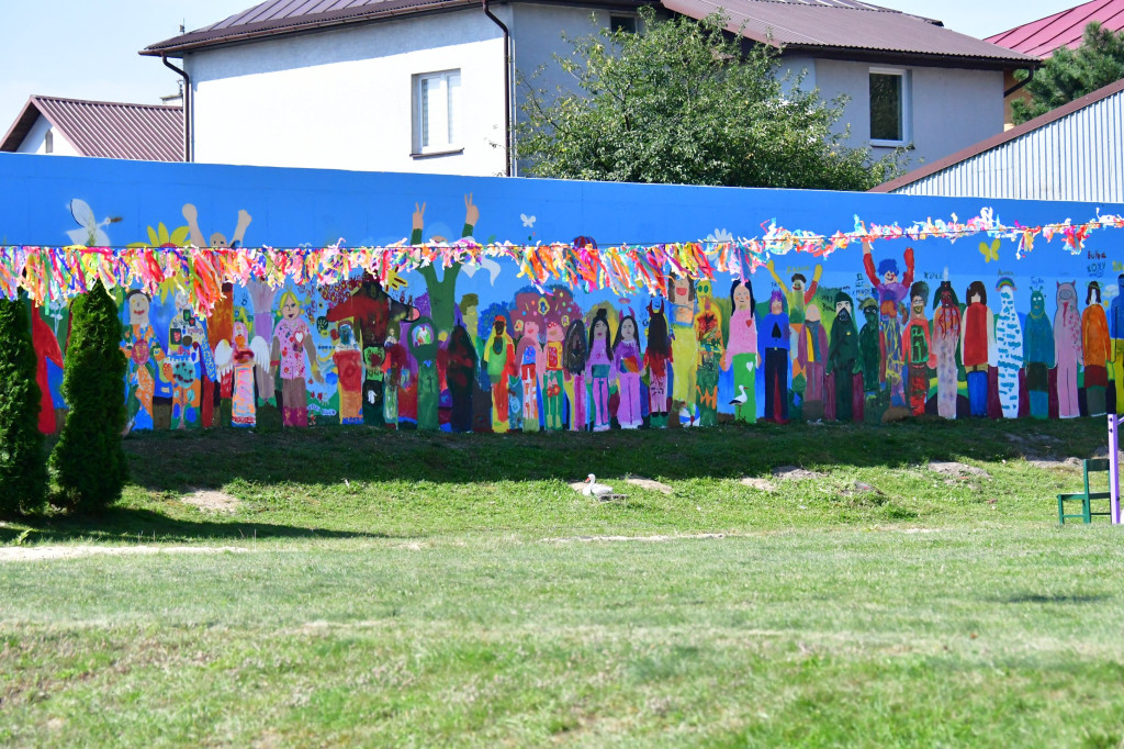 Niezwykłe murale powstały w biłgorajskiej Wiosce Dziecięcej