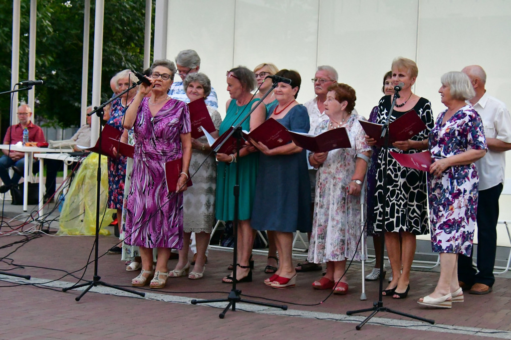 Seniorzy znów ożywili centrum Biłgoraja