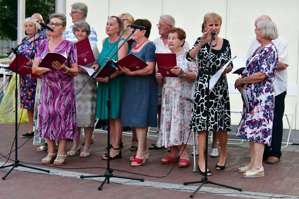 Seniorzy znów ożywili centrum Biłgoraja