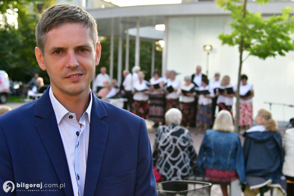 To był ostatni wieczór przy fontannie
