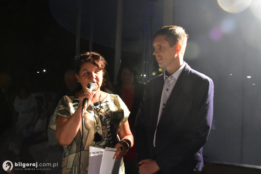 To był ostatni wieczór przy fontannie