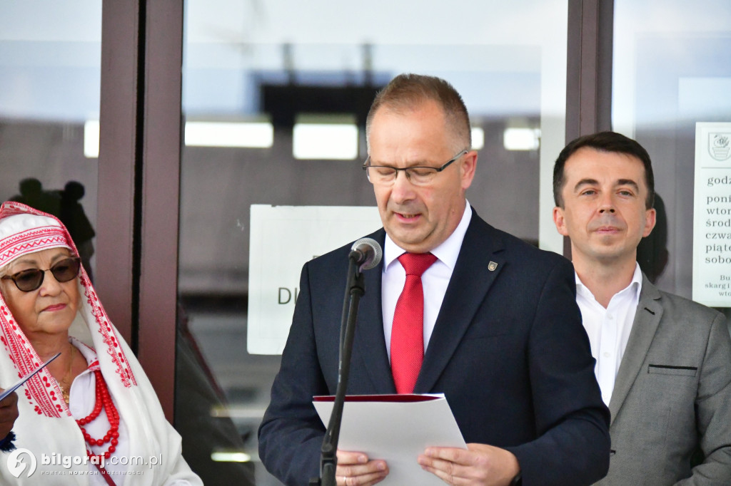 Seniorzy przejęli Biłgoraj. Od burmistrza otrzymali klucz do miasta