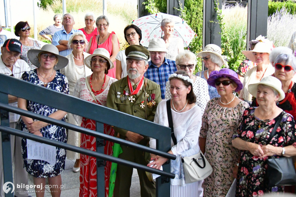 Seniorzy przejęli Biłgoraj. Od burmistrza otrzymali klucz do miasta