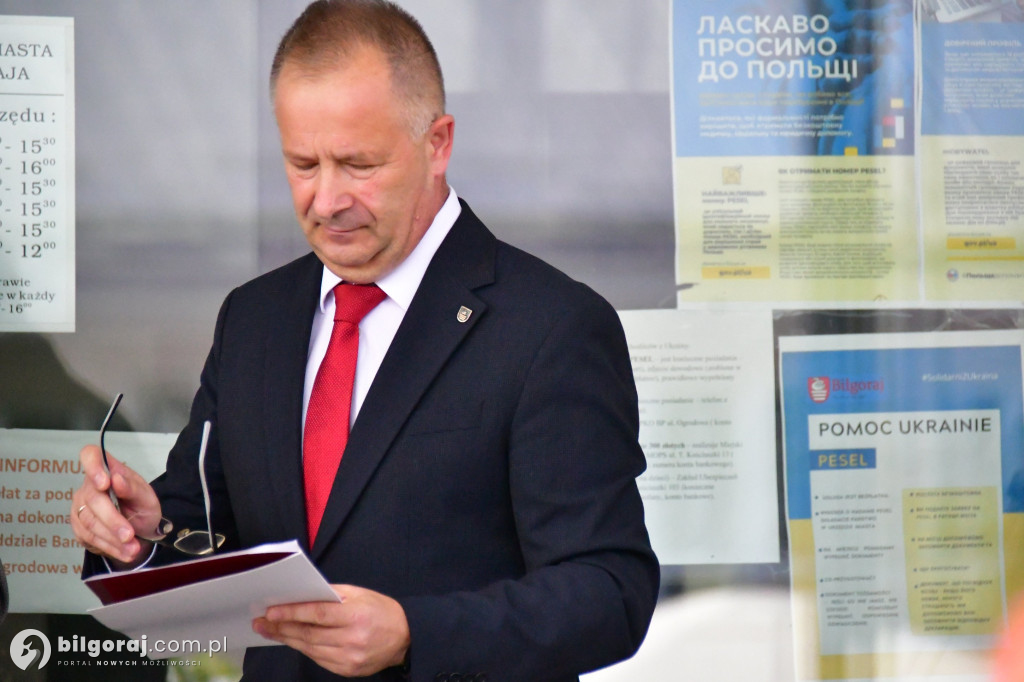 Seniorzy przejęli Biłgoraj. Od burmistrza otrzymali klucz do miasta