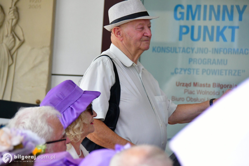 Seniorzy przejęli Biłgoraj. Od burmistrza otrzymali klucz do miasta